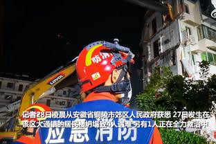 邮报：狼队成为英超首家向转播商公开更衣室镜头的球队